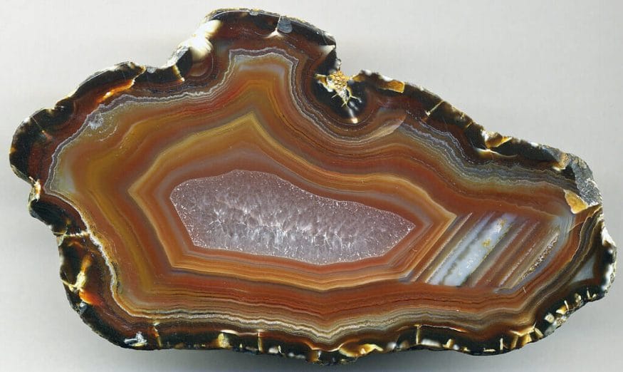 Agate promotes the capricorn's balance and harmony