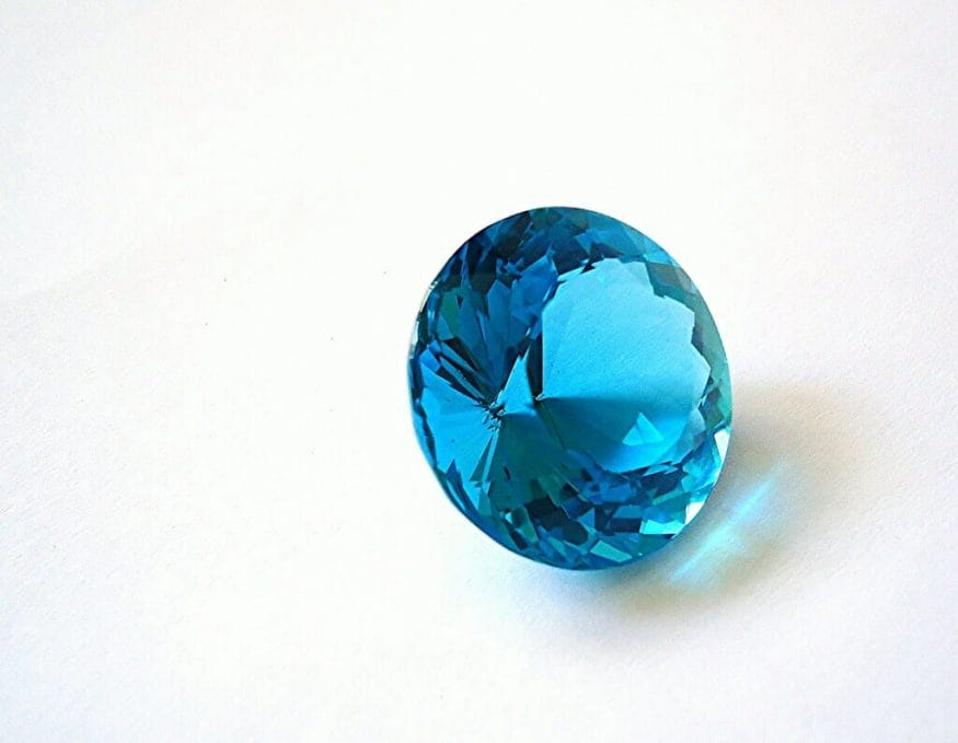 Blue topaz improves mental clarity and concentration for capricorns