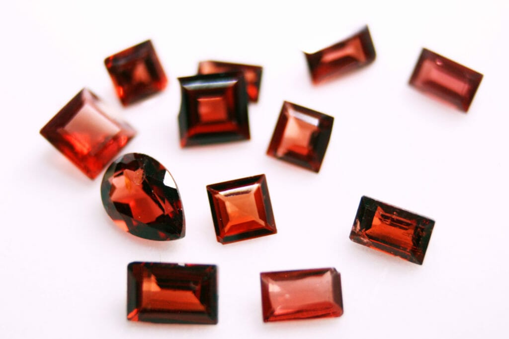Red garnet heals the root chakra Garnet helps to heal the root chakra by enhancing one's spiritual awareness