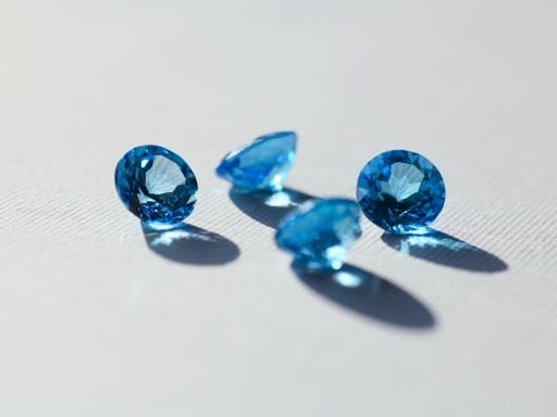 Blue saphire gemstones - one of the capricorn lucky stones
