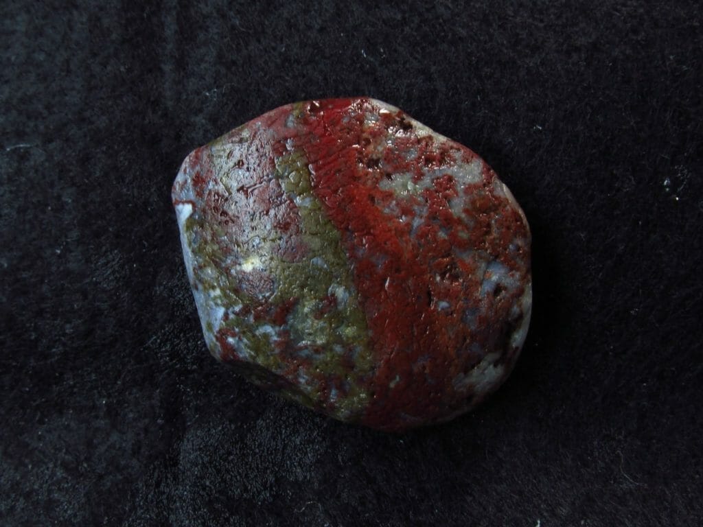 Red jasper heals the root chakra Red jasper enables courage and perseverance, helping to heal the root chakra
