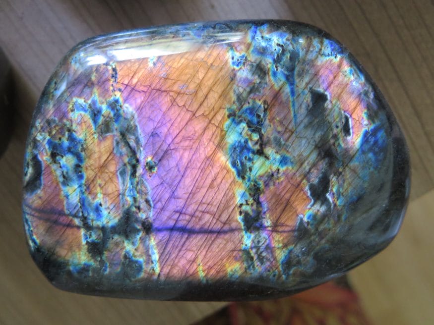 Labradorite enhances intuition, protects the aura, and boosts spiritual and personal growth
