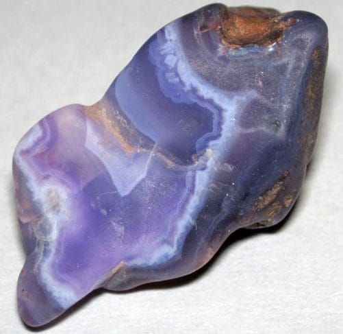 Chalcedony absorbs negative emotions and transforms them into joy and serenity